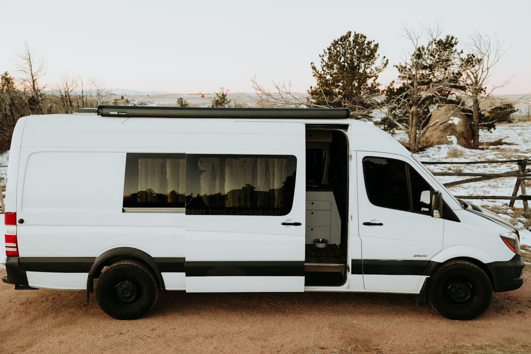 Închiriere microbuz cu șofer în Cluj – Mercedes Sprinter 17 locuri, prețuri 2026